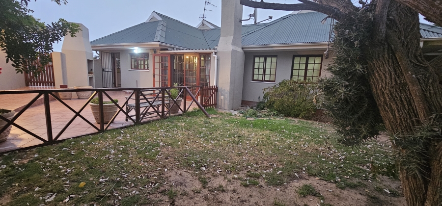 3 Bedroom Property for Sale in Middedorp Western Cape